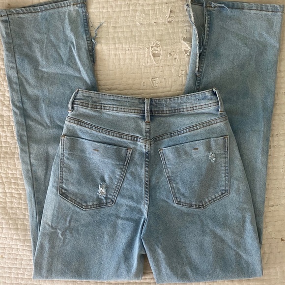 High Waisted Distressed Lightwash Jeans - Picture 2 of 4